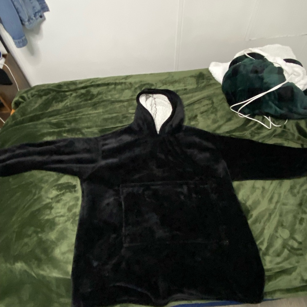 Cozy Oversized Black Fleece Hoodie